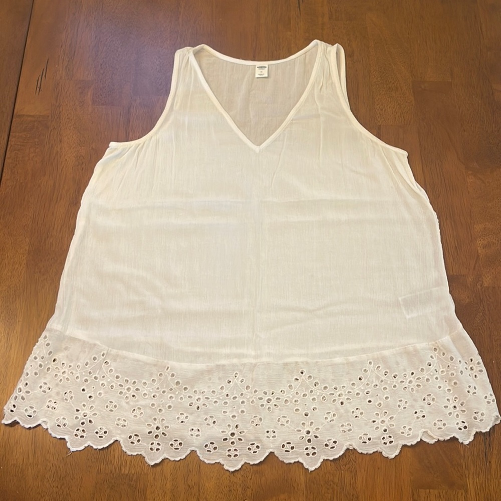 Old Navy (M) - Cream Sleeveless Blouse with Lace Bottom Detail